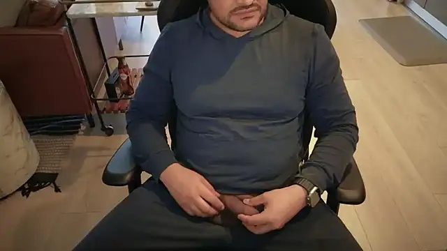 Snapshot of HungandThickLatin chatting on November 14, 2025, 7:23 pm HungandThickLatin online show from November 14, 2025, 7:23 pm