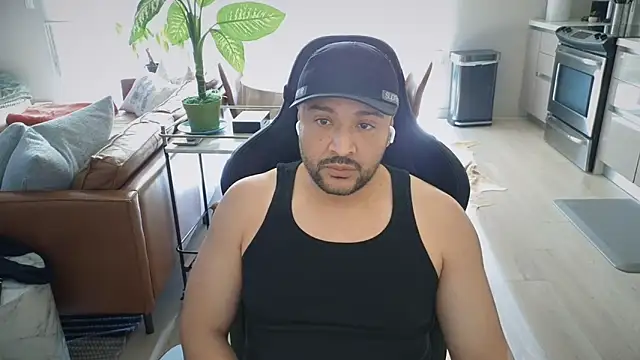 Snapshot of HungandThickLatin chatting on November 25, 2025, 10:21 pm HungandThickLatin online show from November 25, 2025, 10:21 pm