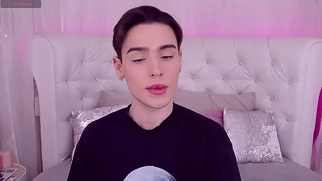 Snapshot of RobbyCharming chatting on January 3, 2025, 7:50 pm RobbyCharming online show from January 3, 2025, 7:50 pm