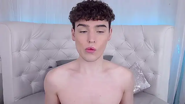 RobbyCharming online show from November 7, 2025, 4:01 am