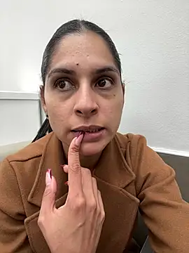 charlotte stevenss  online show from March 11, 2025, 6:41 pm