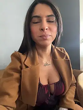 charlotte stevenss  online show from October 4, 2025, 3:32 pm