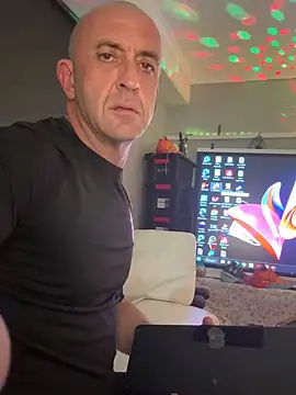 Snapshot of OSIRlS chatting on September 12, 2025, 2:39 pm OSIRlS online show from September 12, 2025, 2:39 pm