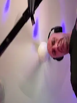 Snapshot of OSIRlS chatting on September 30, 2025, 2:55 pm OSIRlS online show from September 30, 2025, 2:55 pm