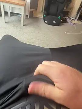 Snapshot of Averagematt1991 chatting on October 3, 2025, 10:23 am Averagematt1991 online show from October 3, 2025, 10:23 am