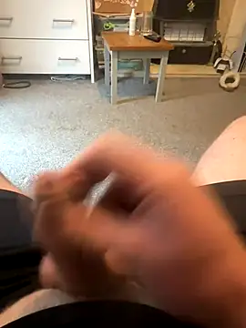 Snapshot of Averagematt1991 chatting on November 10, 2025, 2:16 pm Averagematt1991 online show from November 10, 2025, 2:16 pm