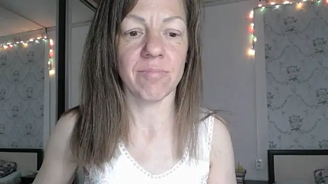Snapshot of Popppka chatting on May 10, 2026, 12:21 pm Popppka online show from May 10, 2026, 12:21 pm