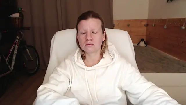 Snapshot of Exponent_5 chatting on December 4, 2024, 9:35 pm Exponent 5 online show from December 4, 2024, 9:35 pm