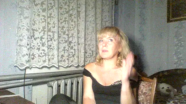 Snapshot of Annie_Heart chatting on September 8, 2025, 9:14 pm Annie Heart online show from September 8, 2025, 9:14 pm