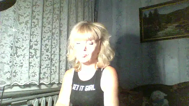 Snapshot of Annie_Heart chatting on September 16, 2025, 7:26 pm Annie Heart online show from September 16, 2025, 7:26 pm