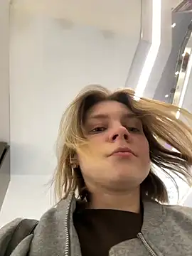 ValenciaShock online show from April 15, 2026, 7:04 am