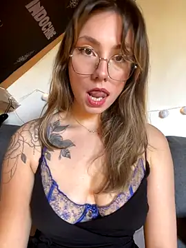 Snapshot of TalullaX chatting on October 14, 2025, 10:05 am TalullaX online show from October 14, 2025, 10:05 am