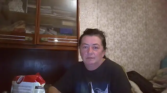 GypsiQueen2 online show from September 26, 2025, 8:02 pm