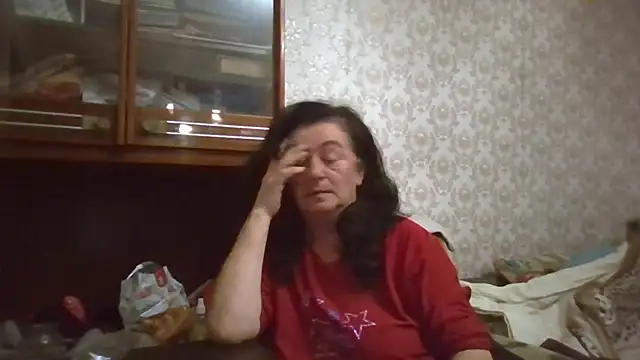 GypsiQueen2 online show from October 30, 2025, 5:57 pm