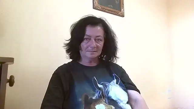 GypsiQueen2 online show from May 27, 2026, 5:21 pm