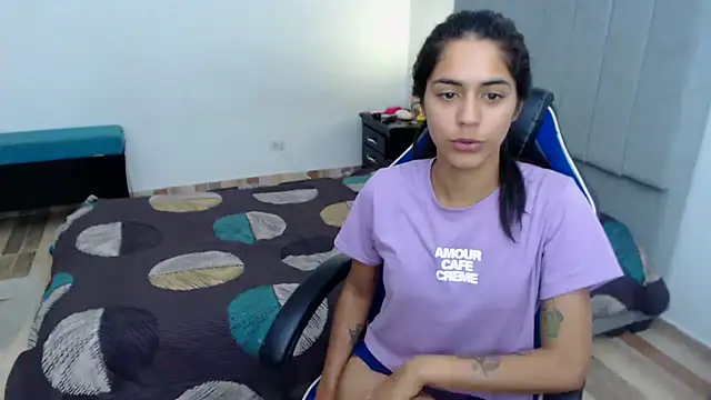 Snapshot of imSophia chatting on December 1, 2024, 10:32 pm imSophia online show from December 1, 2024, 10:32 pm