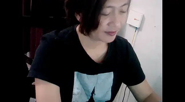 makemefallin online show from December 19, 2024, 2:13 pm