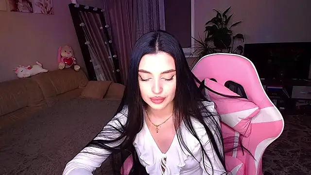   Malika   online show from November 8, 2025, 1:22 pm