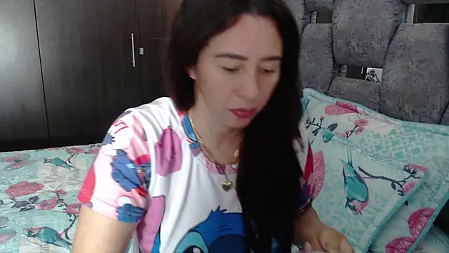 Snapshot of sara_hott_1 chatting on July 1, 2026, 1:56 pm sara hott 1 online show from July 1, 2026, 1:56 pm