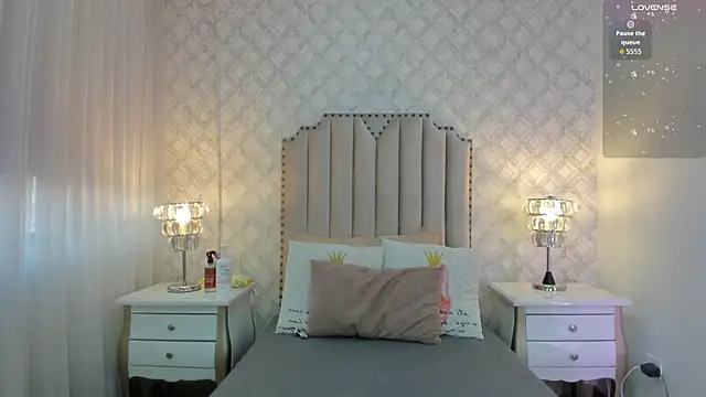 Pia Johnson  online show from March 23, 2026, 11:58 am