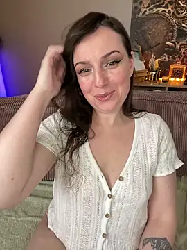 Snapshot of hades4ness chatting on April 10, 2026, 1:49 pm hades4ness online show from April 10, 2026, 1:49 pm