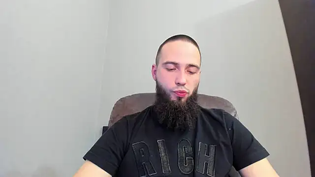 Snapshot of A_____________ chatting on February 11, 2025, 6:55 pm A online show from February 11, 2025, 6:55 pm