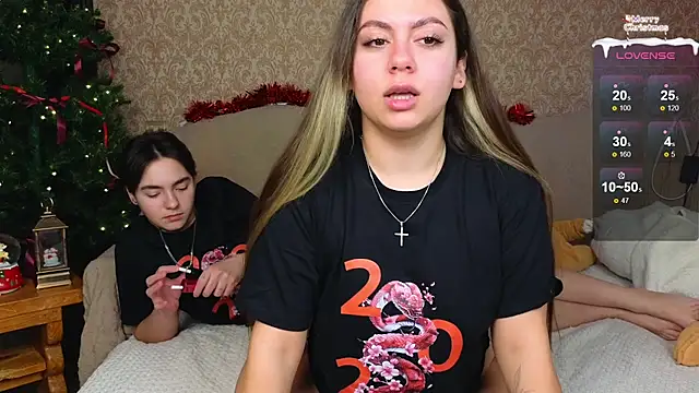 Snapshot of twobabesweet chatting on December 26, 2024, 7:35 am twobabesweet online show from December 26, 2024, 7:35 am