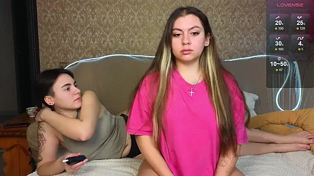 Snapshot of twobabesweet chatting on January 4, 2025, 8:06 am twobabesweet online show from January 4, 2025, 8:06 am