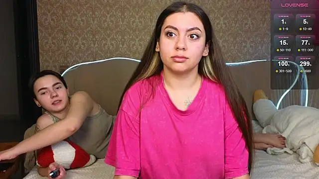 Snapshot of twobabesweet chatting on January 16, 2025, 4:17 am twobabesweet online show from January 16, 2025, 4:17 am