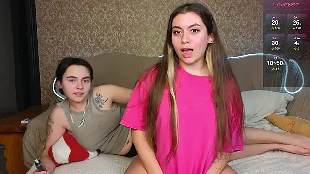 Snapshot of twobabesweet chatting on February 14, 2025, 11:10 am twobabesweet online show from February 14, 2025, 11:10 am