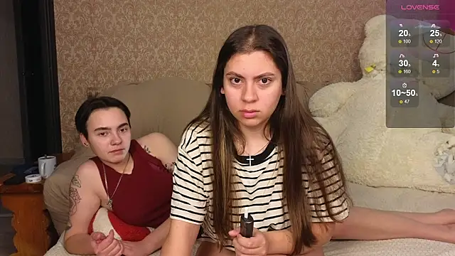 Snapshot of twobabesweet chatting on October 16, 2025, 8:04 am twobabesweet online show from October 16, 2025, 8:04 am