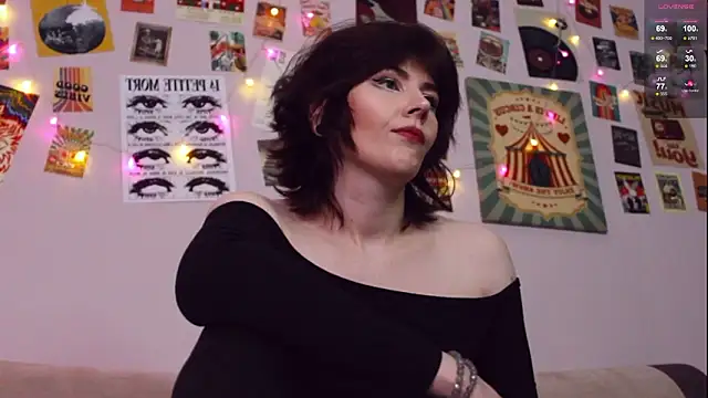 Snapshot of Luna_Blake chatting on March 18, 2026, 1:14 pm Luna Blake online show from March 18, 2026, 1:14 pm