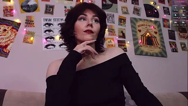 Snapshot of Luna_Blake chatting on March 19, 2026, 1:37 pm Luna Blake online show from March 19, 2026, 1:37 pm