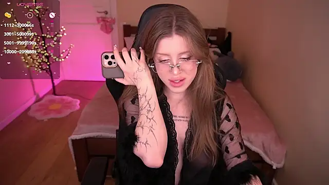 PenellopaRaw online show from March 2, 2026, 3:30 pm