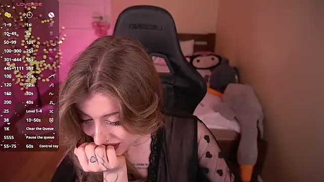 PenellopaRaw online show from April 10, 2026, 7:07 pm