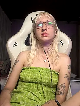 Snapshot of bunnydark00 chatting on November 6, 2025, 12:55 am bunnydark00 online show from November 6, 2025, 12:55 am