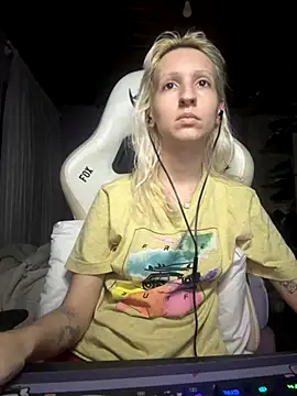 Snapshot of bunnydark00 chatting on November 18, 2025, 2:06 am bunnydark00 online show from November 18, 2025, 2:06 am