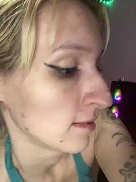 Snapshot of bunnydark00 chatting on January 6, 2026, 5:11 am bunnydark00 online show from January 6, 2026, 5:11 am