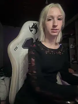 bunnydark00 online show from June 23, 2026, 3:37 am