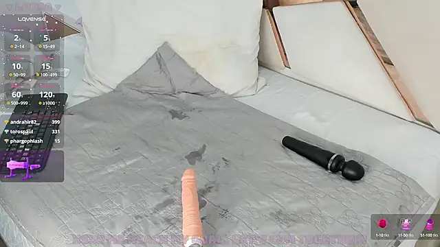 Snapshot of Naughty__Mom chatting on January 25, 2025, 11:32 pm Naughty Mom online show from January 25, 2025, 11:32 pm