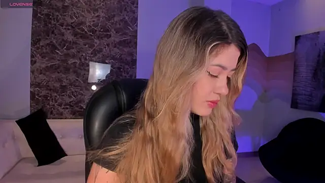 EveBensonX online show from February 10, 2026, 12:53 pm