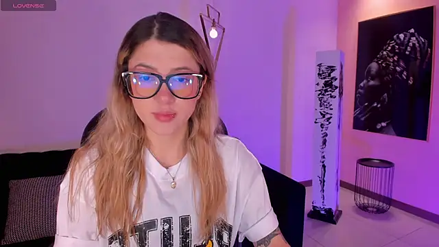 EveBensonX online show from February 25, 2026, 12:59 pm