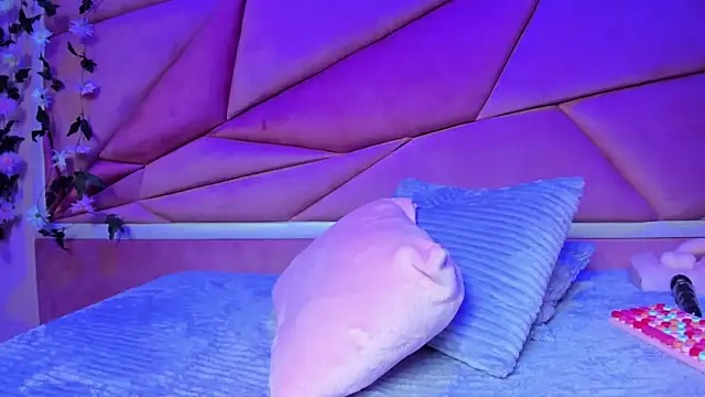 Snapshot of luna_miler_ chatting on October 29, 2025, 2:58 am luna miler  online show from October 29, 2025, 2:58 am