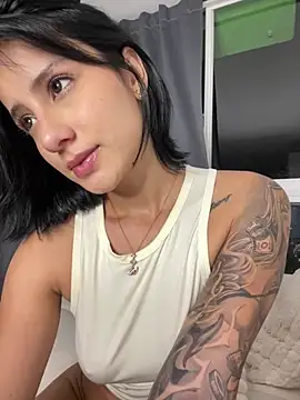 Snapshot of Ale_Lewis chatting on January 3, 2025, 11:33 pm Ale Lewis online show from January 3, 2025, 11:33 pm