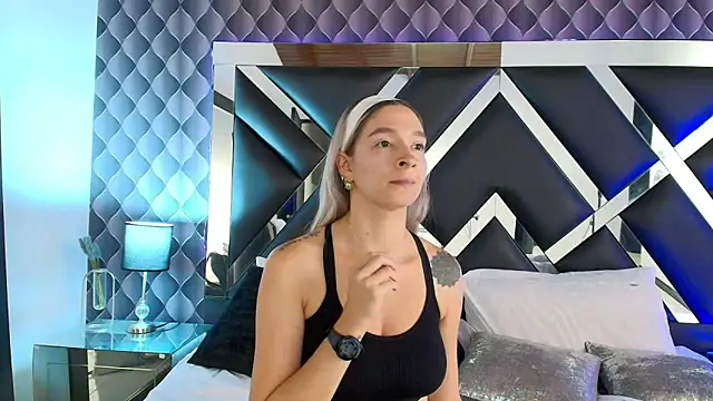 victoriaa lee  online show from February 24, 2025, 10:47 pm