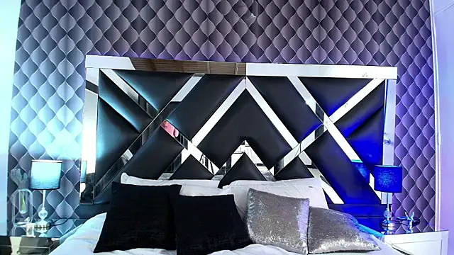 victoriaa lee  online show from February 25, 2025, 9:46 pm