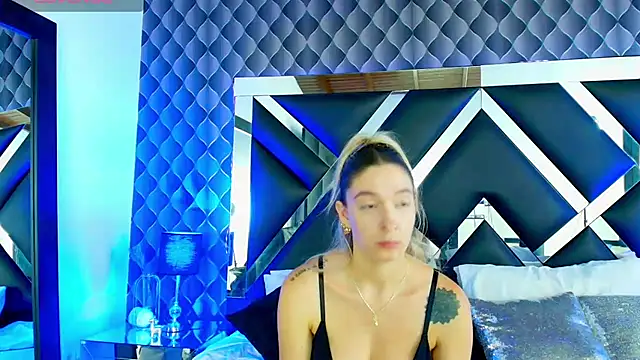 victoriaa lee  online show from March 11, 2025, 12:54 am