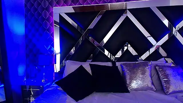 victoriaa lee  online show from September 15, 2025, 7:14 pm