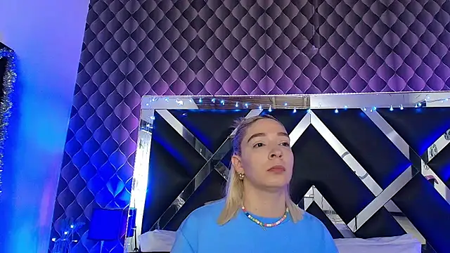 victoriaa lee  online show from February 26, 2026, 7:46 pm