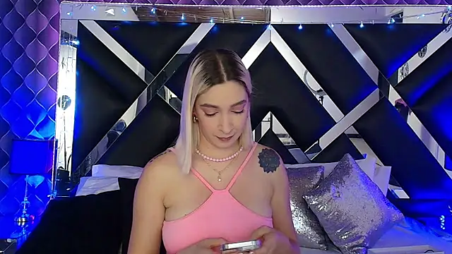 victoriaa lee  online show from May 15, 2026, 8:16 pm